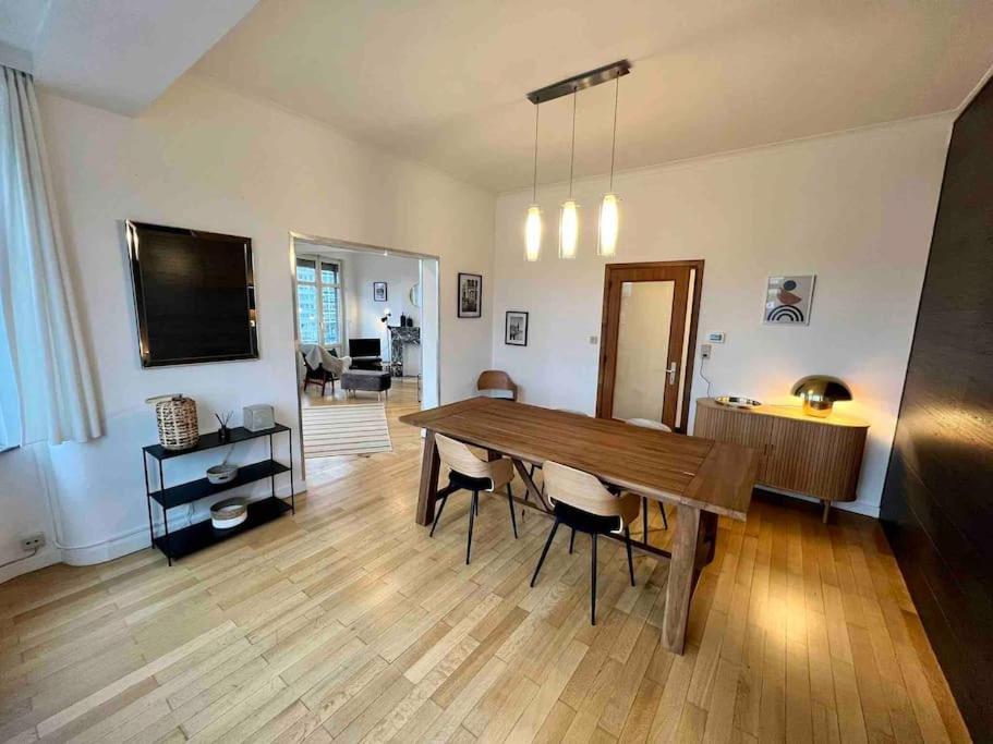 לייז' Bellevue - Grand Appartement Pour 5 Sur Les Quais De La Meuse מראה חיצוני תמונה